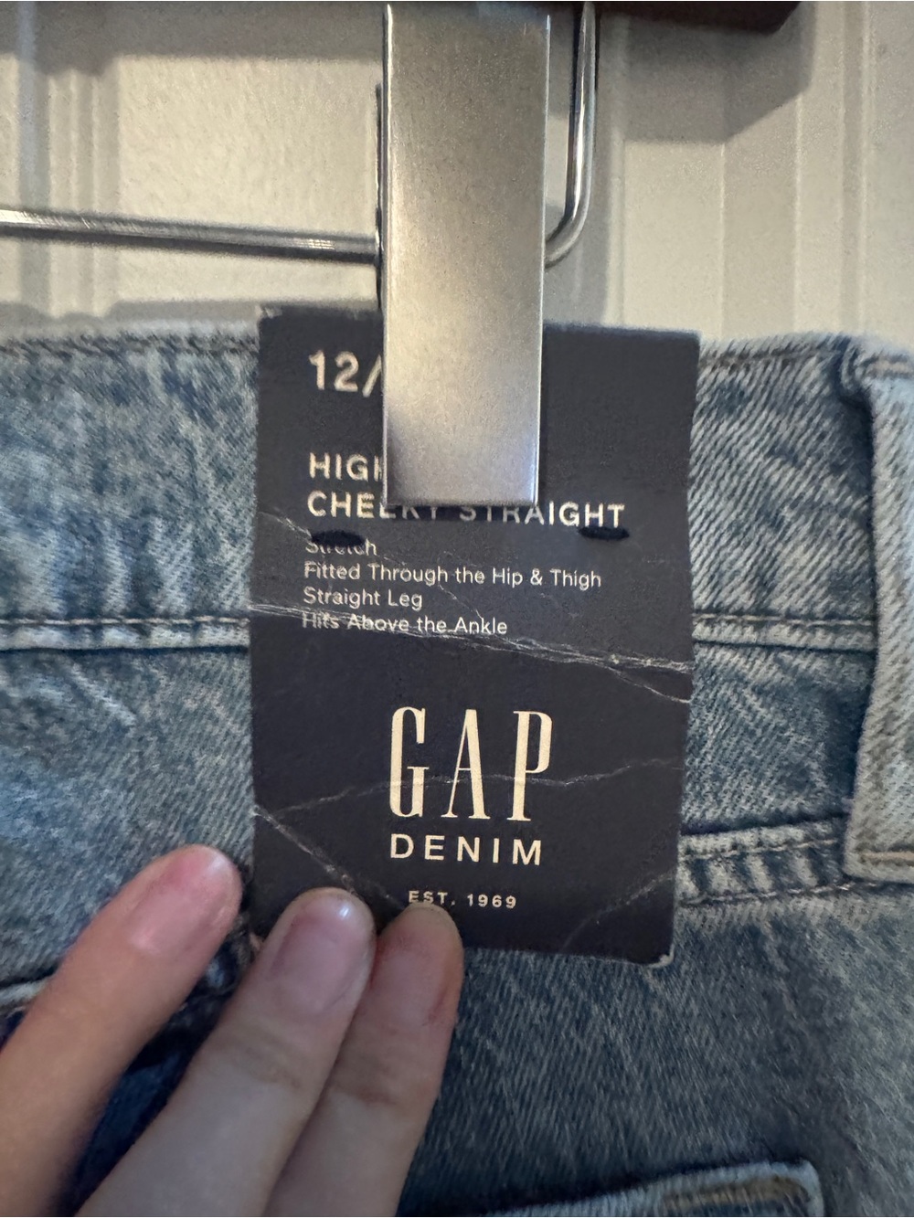 GAP High-Rise  cheeky straight jeans Distressed Jeans - Light Wash - Picture 4 of 5